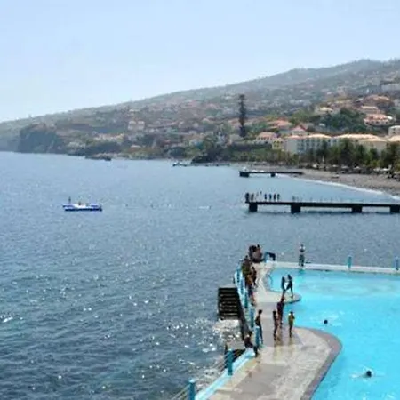 2 Bedrooms House With Sea View And Enclosed Garden At *